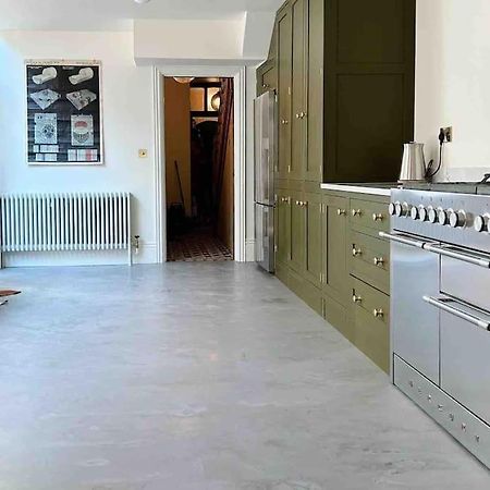 Luxury City Centre Townhouse - Sleeps 6 Честер Экстерьер фото