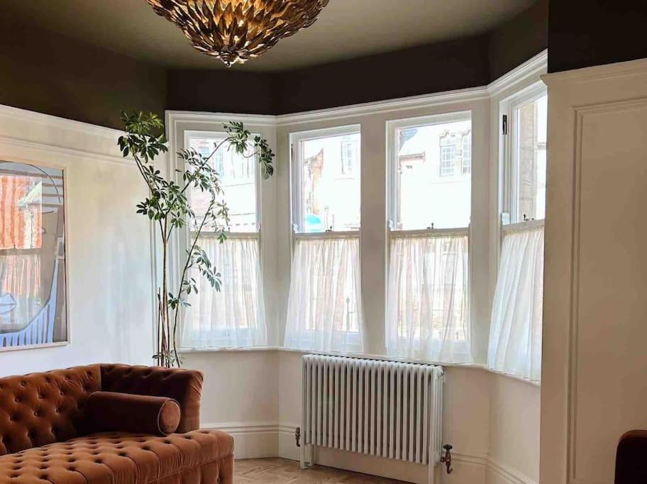Luxury City Centre Townhouse - Sleeps 6 Честер Экстерьер фото