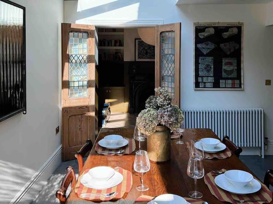 Luxury City Centre Townhouse - Sleeps 6 Честер Экстерьер фото