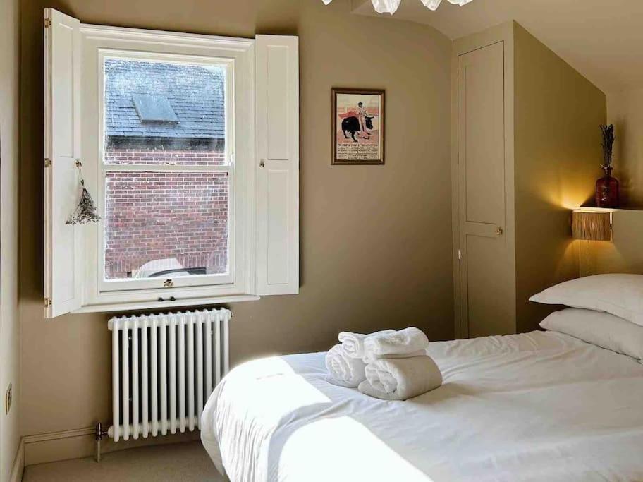 Luxury City Centre Townhouse - Sleeps 6 Честер Экстерьер фото